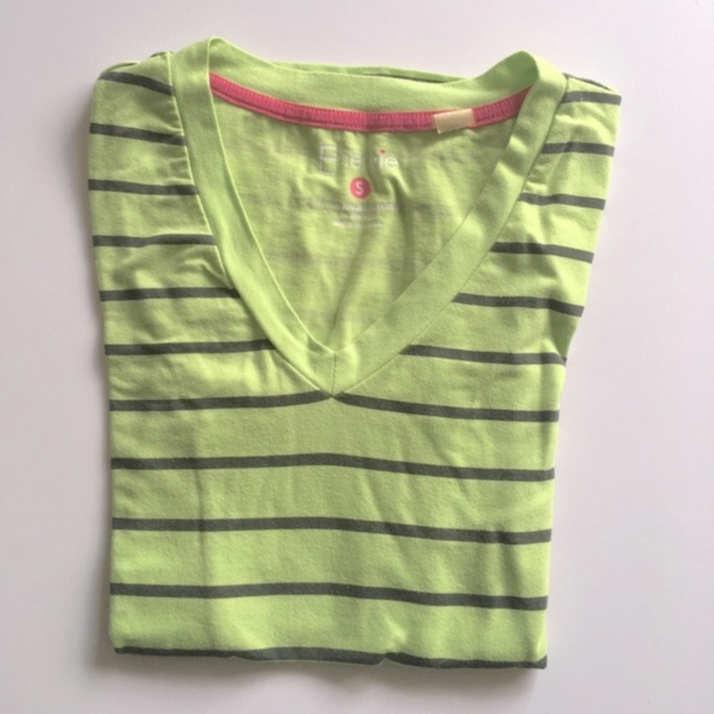 • Short sleeve shirt •